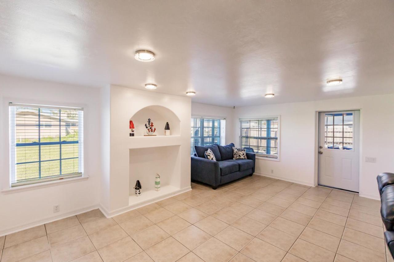 New! Dock Canal Family Home W/Pool & Gulf Access! North Fort Myers Exterior photo