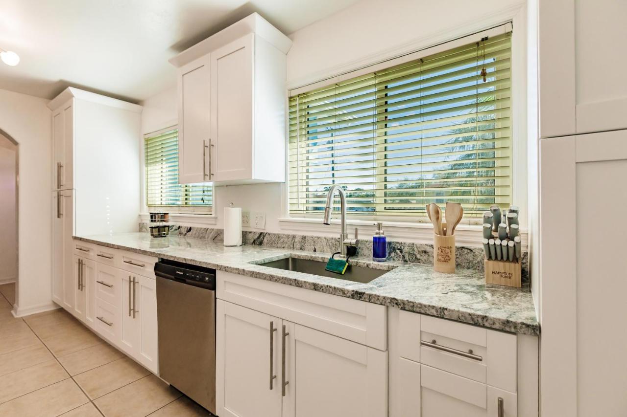 New! Dock Canal Family Home W/Pool & Gulf Access! North Fort Myers Exterior photo