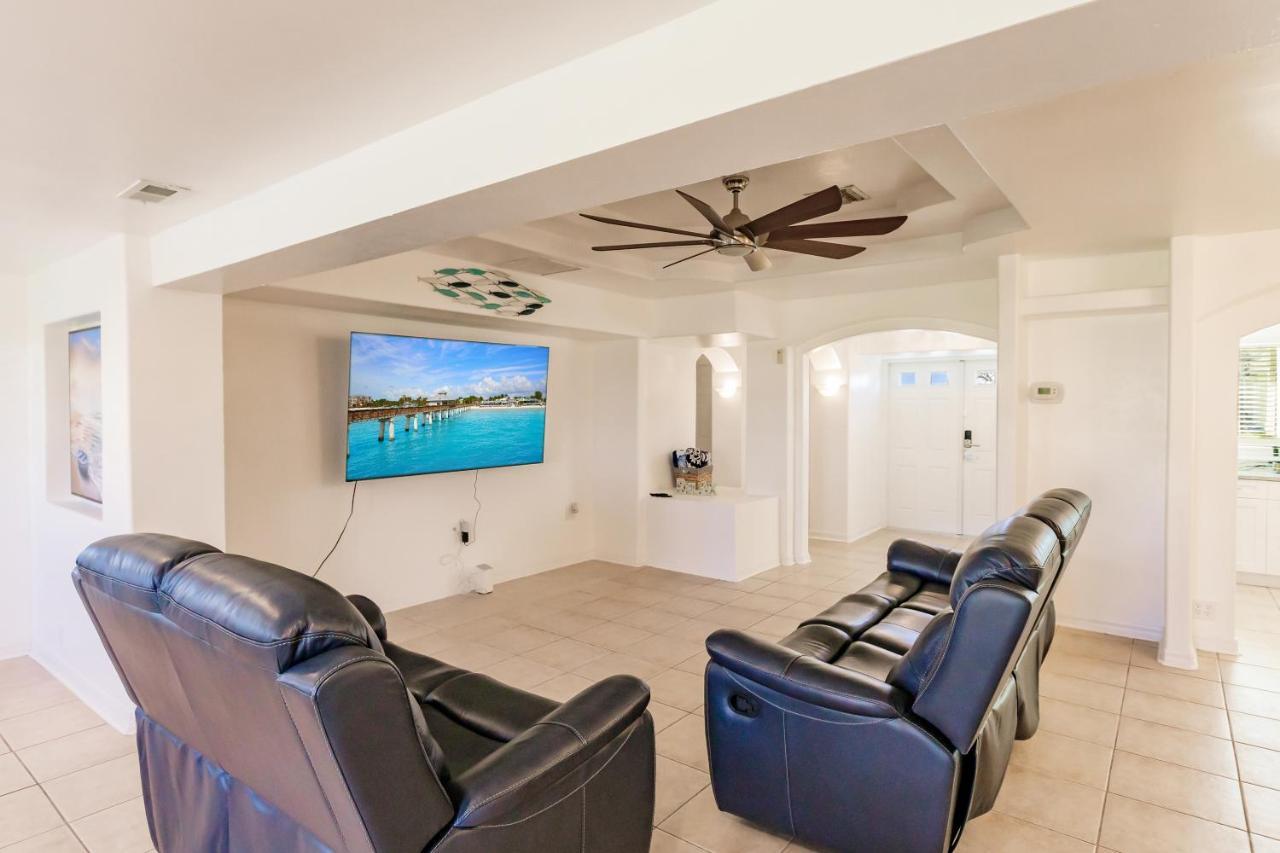 New! Dock Canal Family Home W/Pool & Gulf Access! North Fort Myers Exterior photo