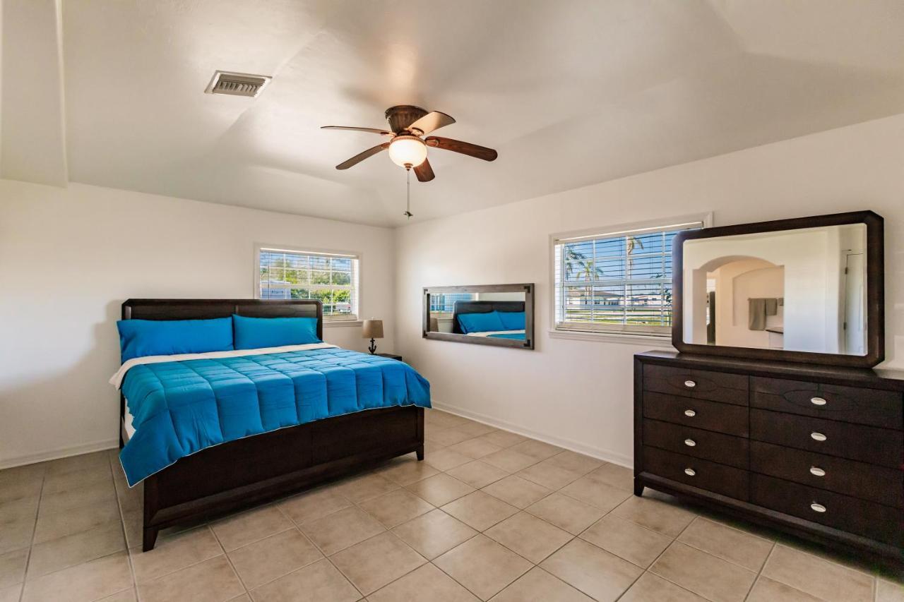 New! Dock Canal Family Home W/Pool & Gulf Access! North Fort Myers Exterior photo