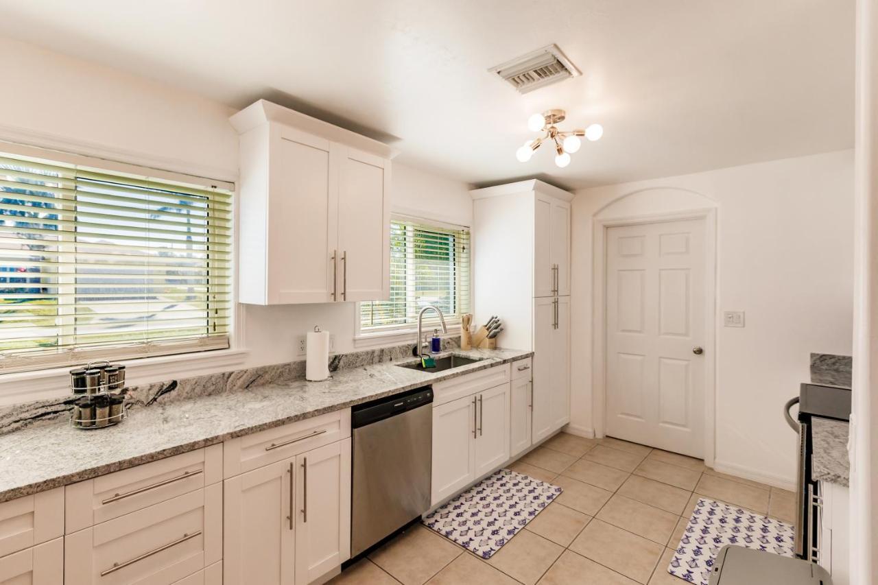 New! Dock Canal Family Home W/Pool & Gulf Access! North Fort Myers Exterior photo